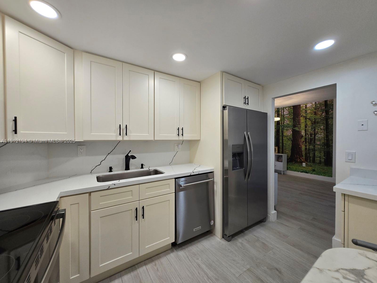 image Arlen House Condo21