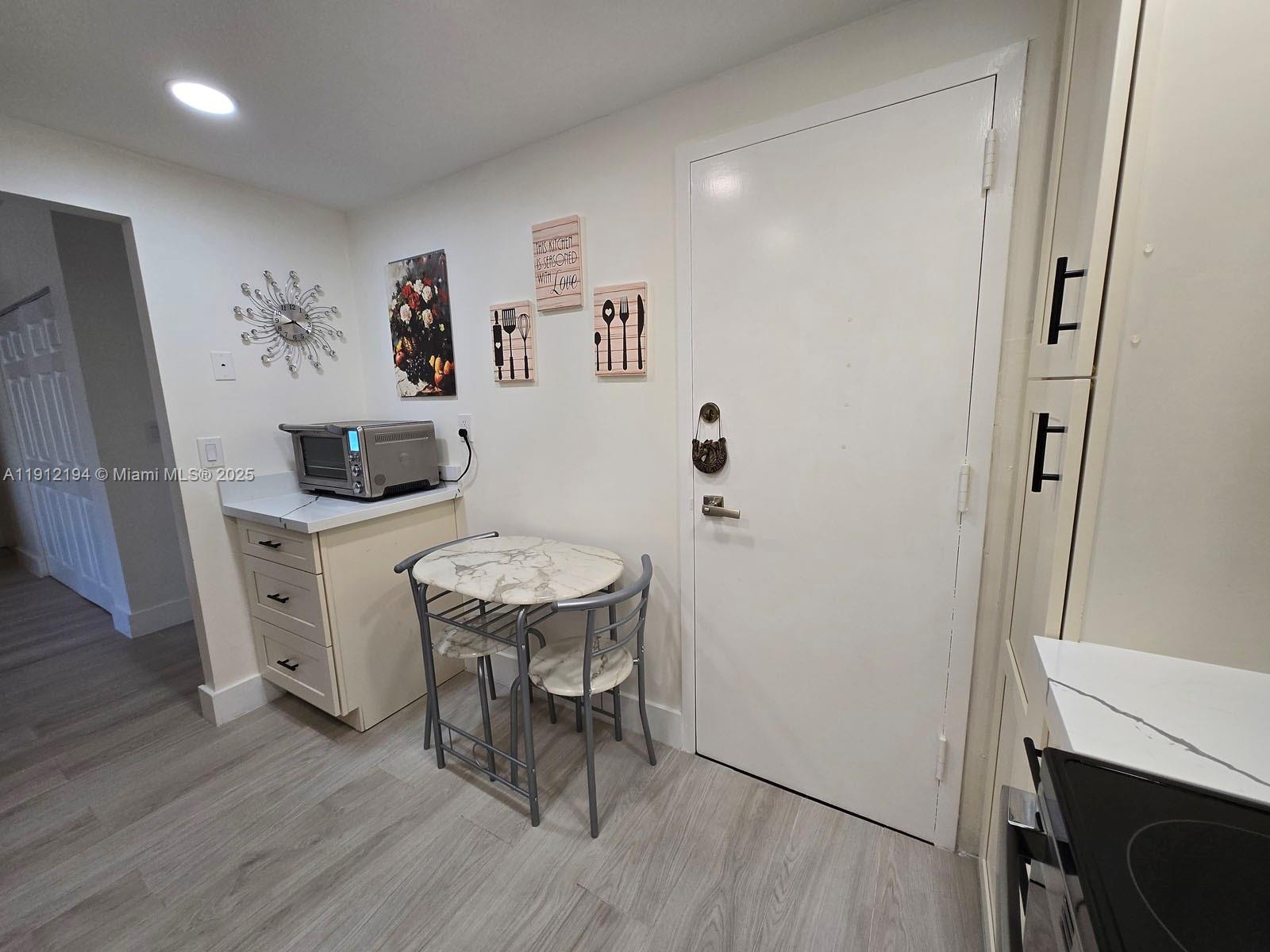 image Arlen House Condo26