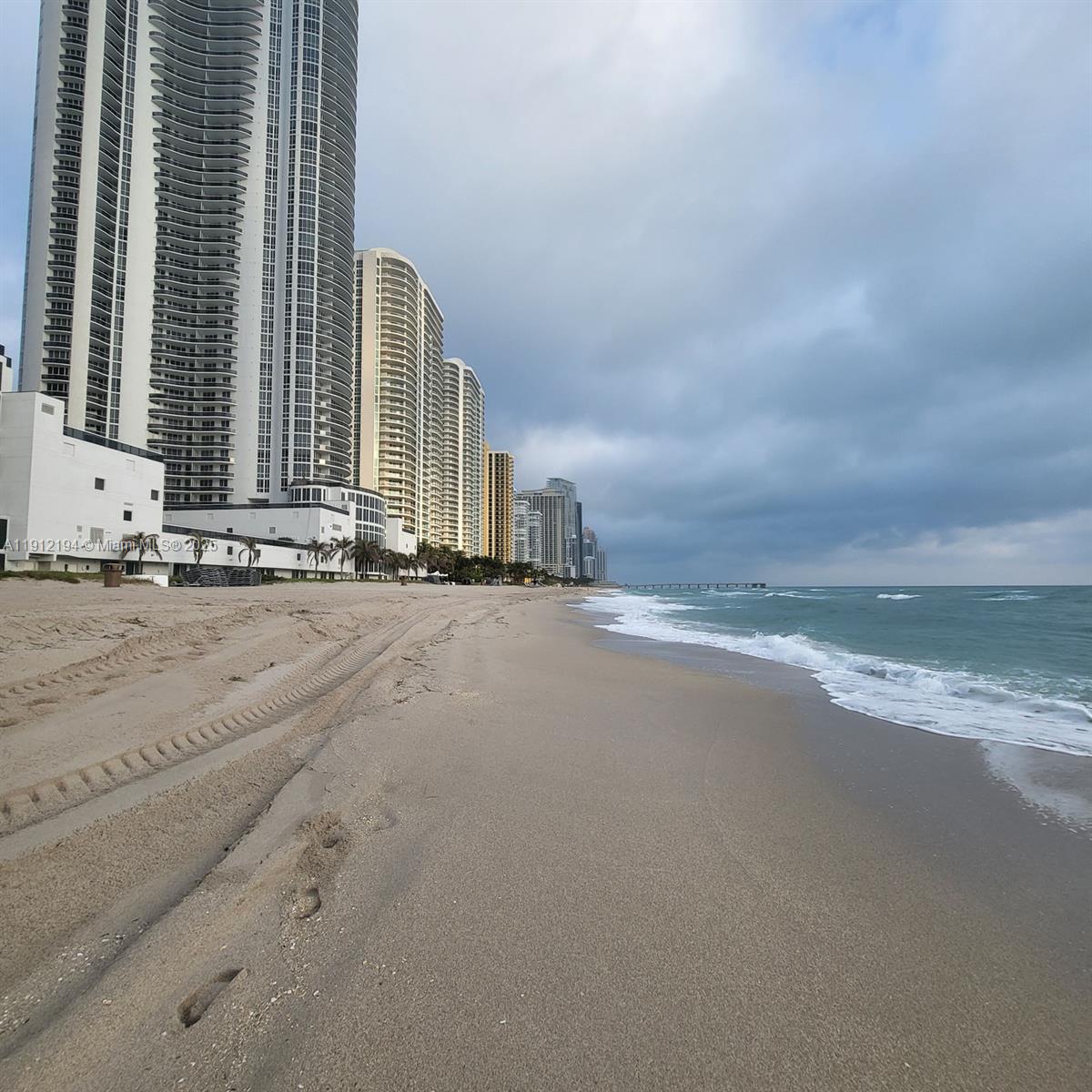 image Arlen House Condo2