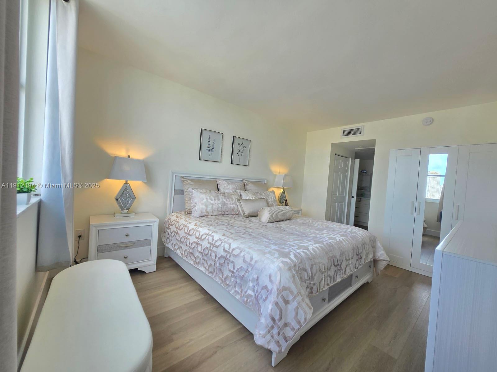 image Arlen House Condo33