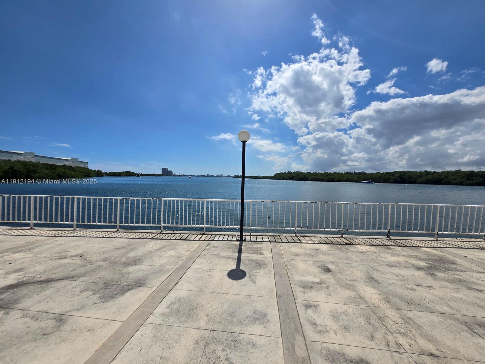 image Arlen House Condo48