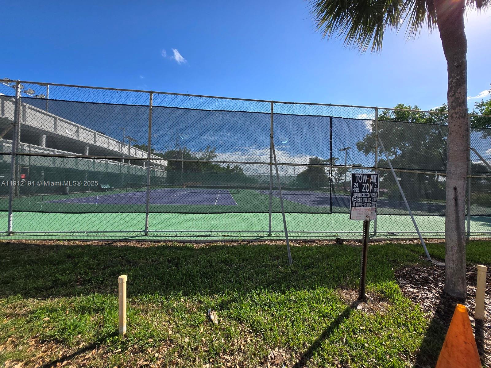 image Arlen House Condo60