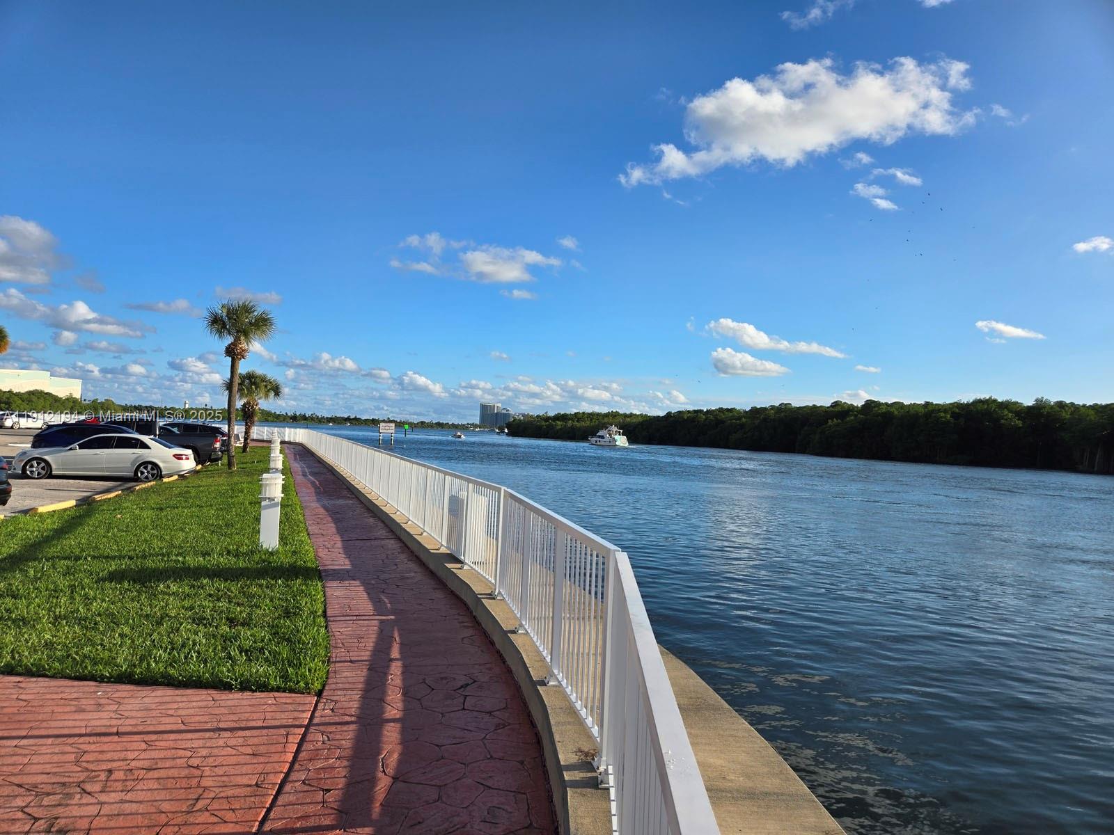 image Arlen House Condo7