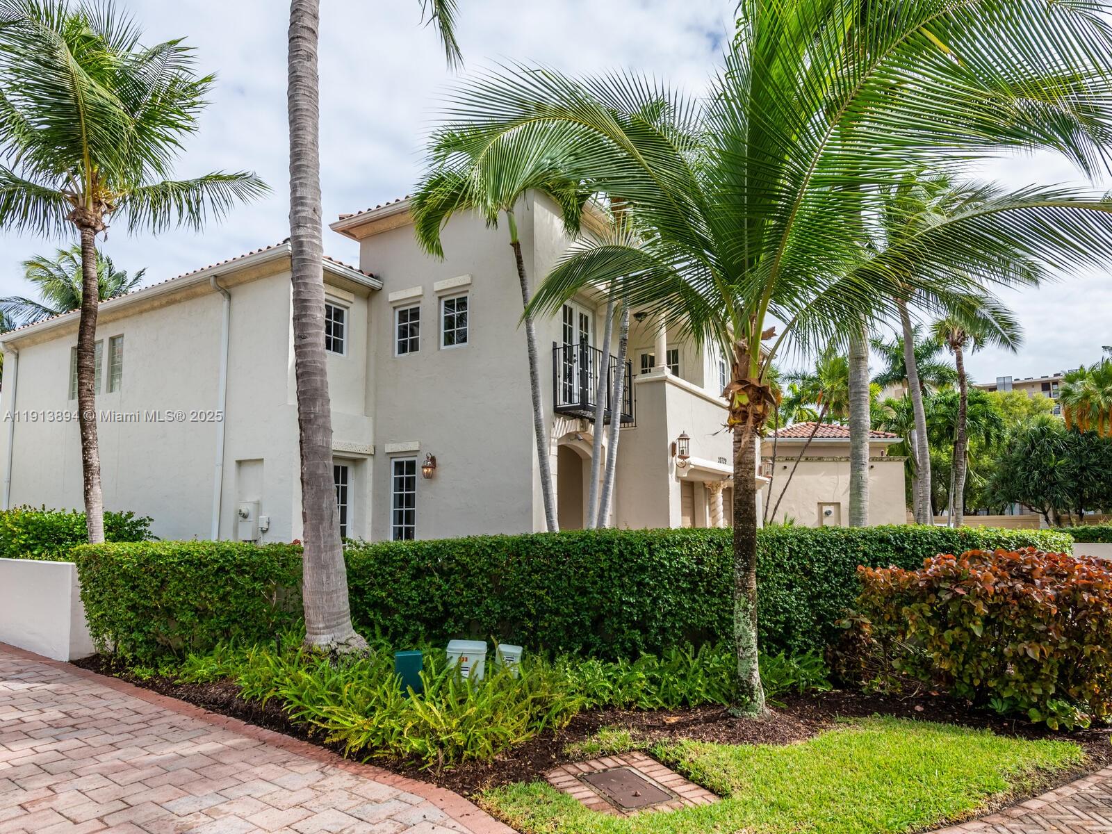 20729 NE 32nd Ave Aventura, FL 33180