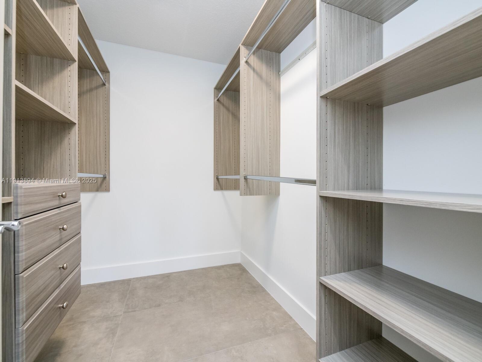 20729 NE 32nd Ave Aventura, FL 33180