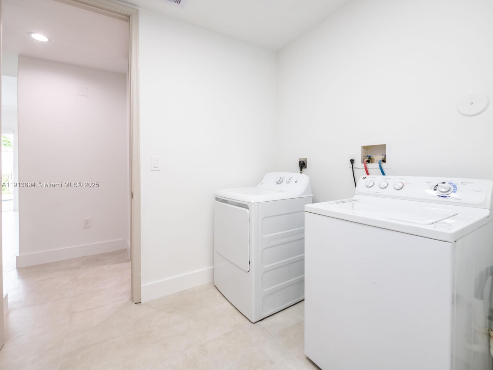 20729 NE 32nd Ave Aventura, FL 33180