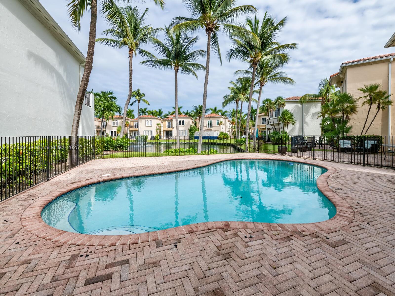 20729 NE 32nd Ave Aventura, FL 33180