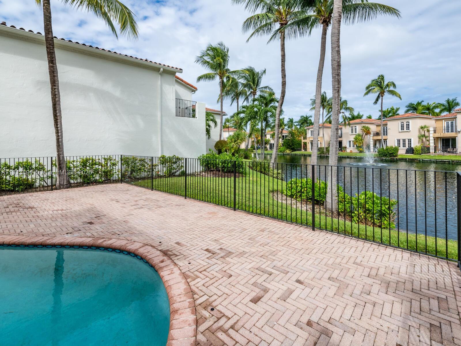 20729 NE 32nd Ave Aventura, FL 33180