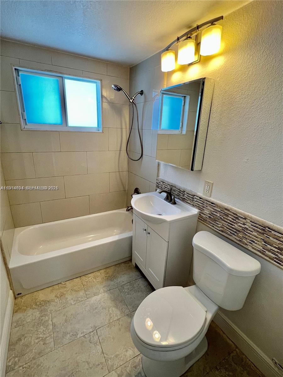 2700 NE 135th St #45 North Miami, FL 33181