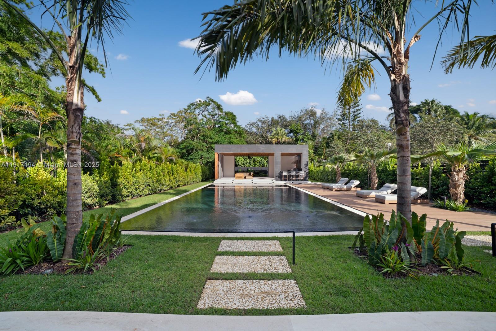 7051 SW 69th Ave South Miami, FL 33143