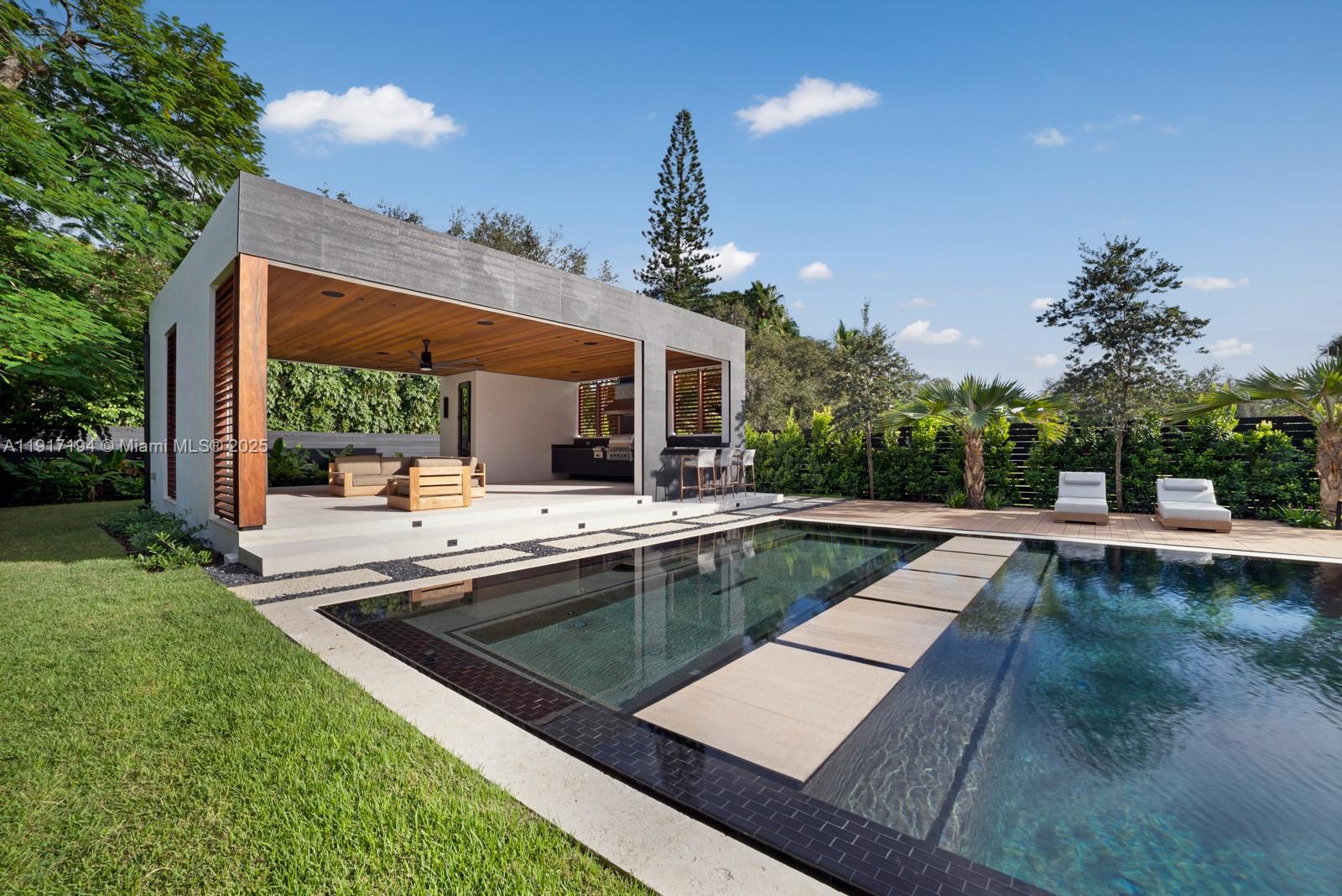 7051 SW 69th Ave South Miami, FL 33143