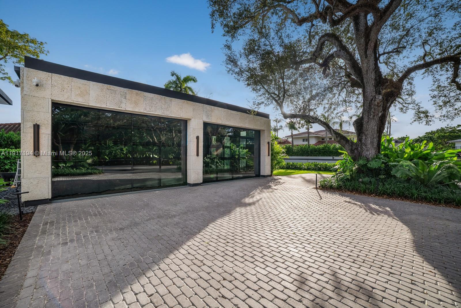 7051 SW 69th Ave South Miami, FL 33143