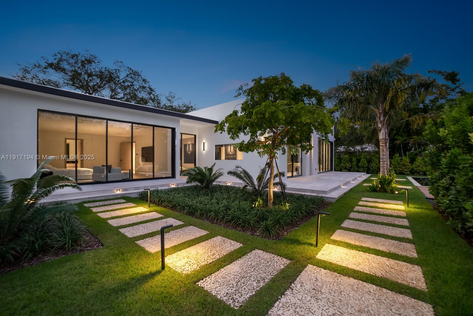 7051 SW 69th Ave South Miami, FL 33143