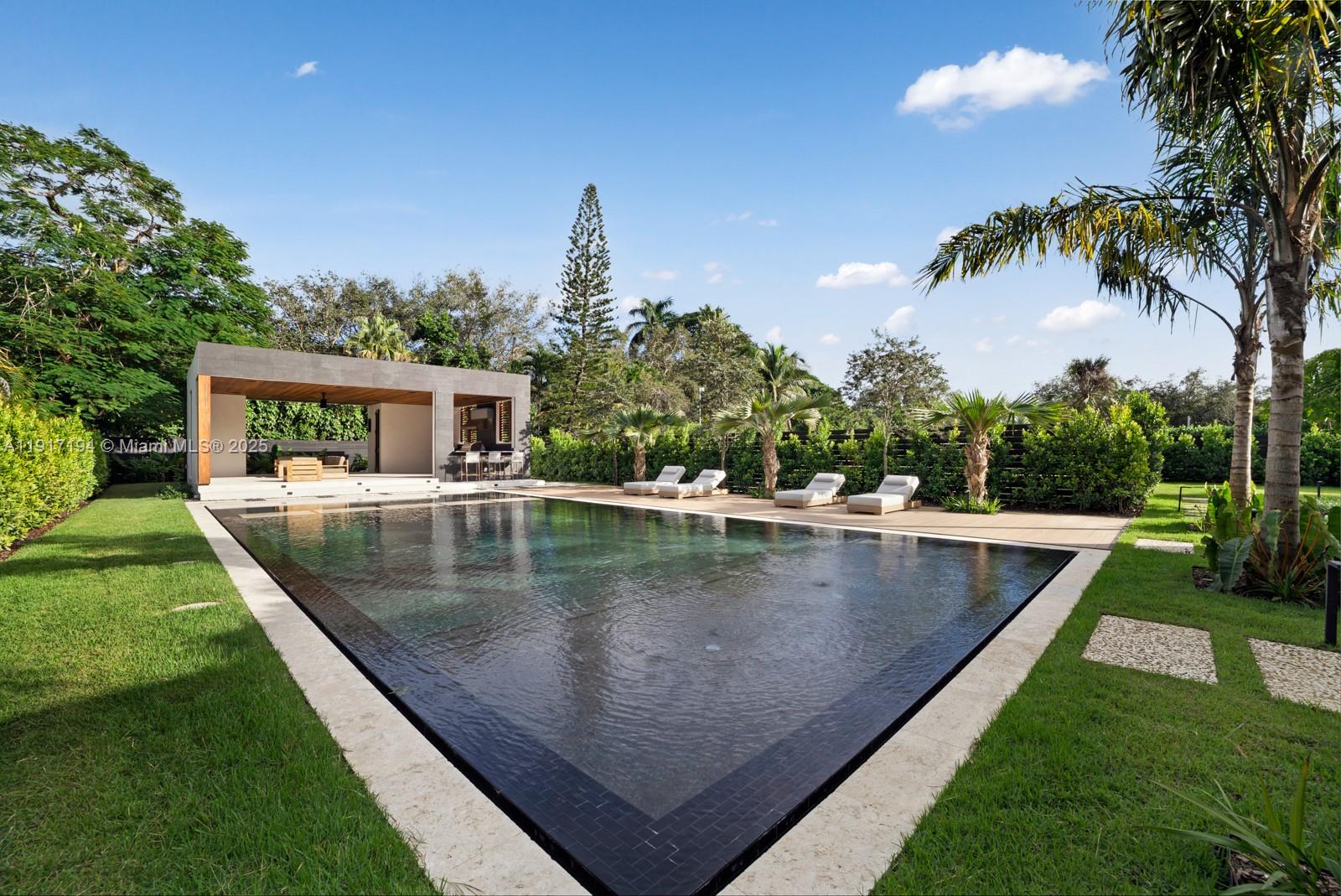 7051 SW 69th Ave South Miami, FL 33143