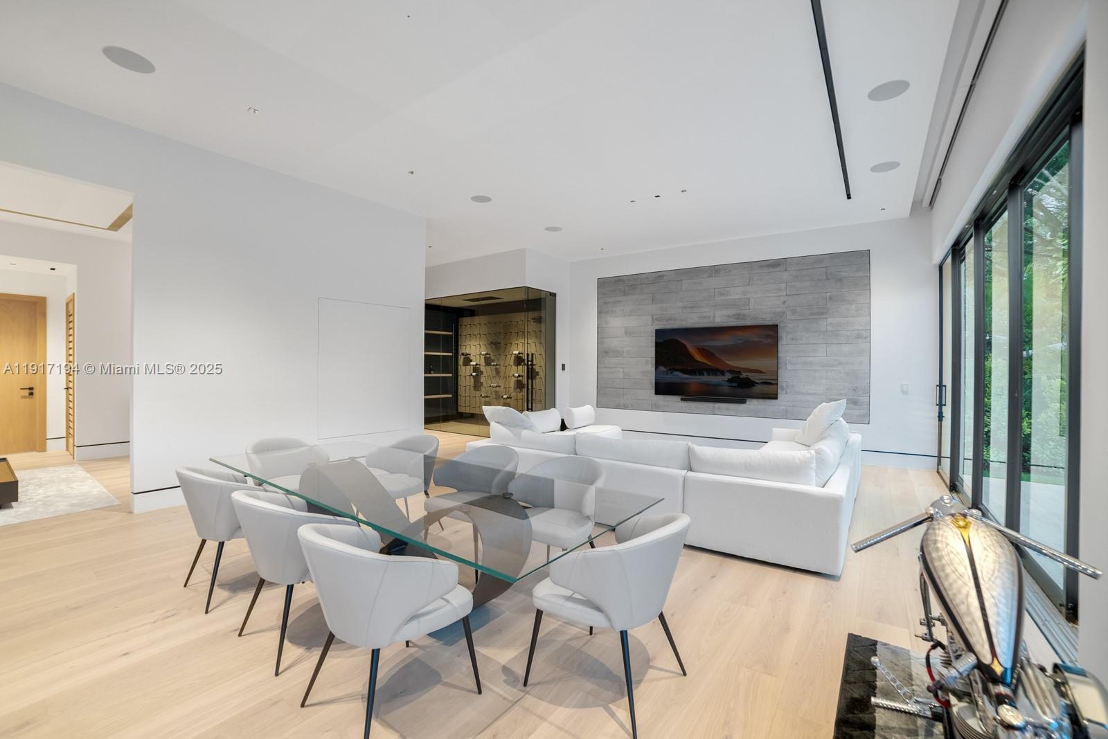 7051 SW 69th Ave South Miami, FL 33143