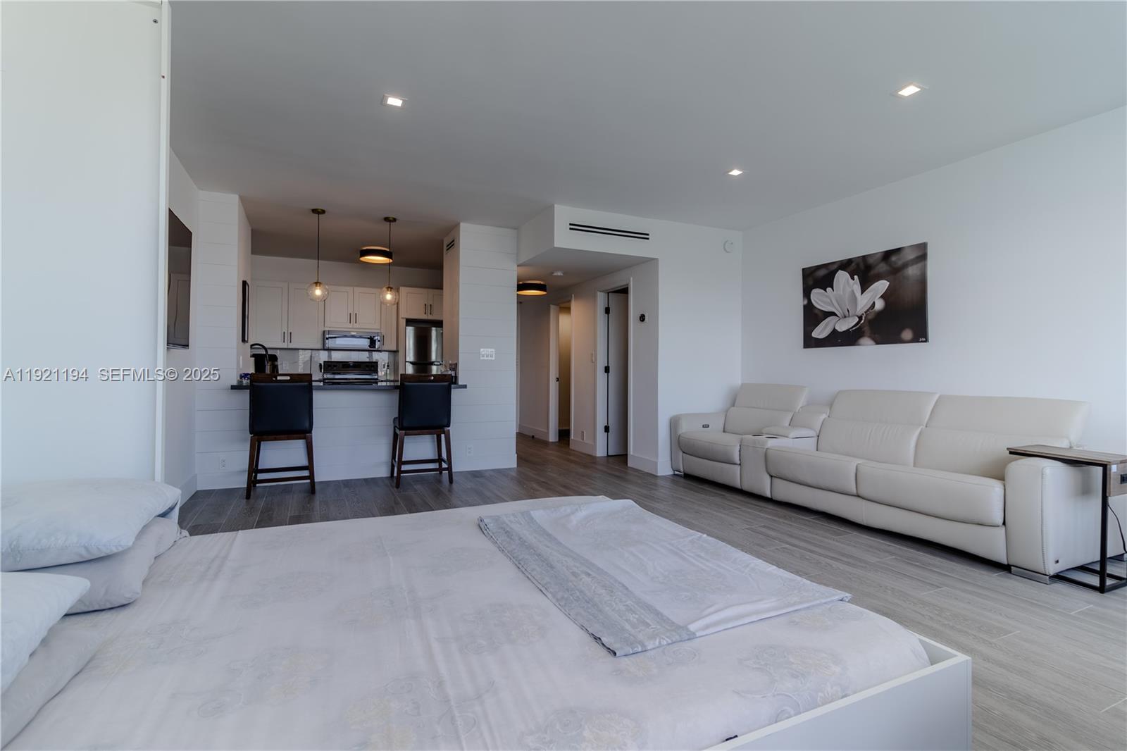 20 E Island Ave #1415 Miami Beach, FL 33139