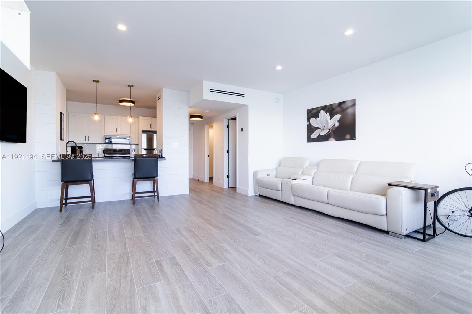 20 E Island Ave #1415 Miami Beach, FL 33139