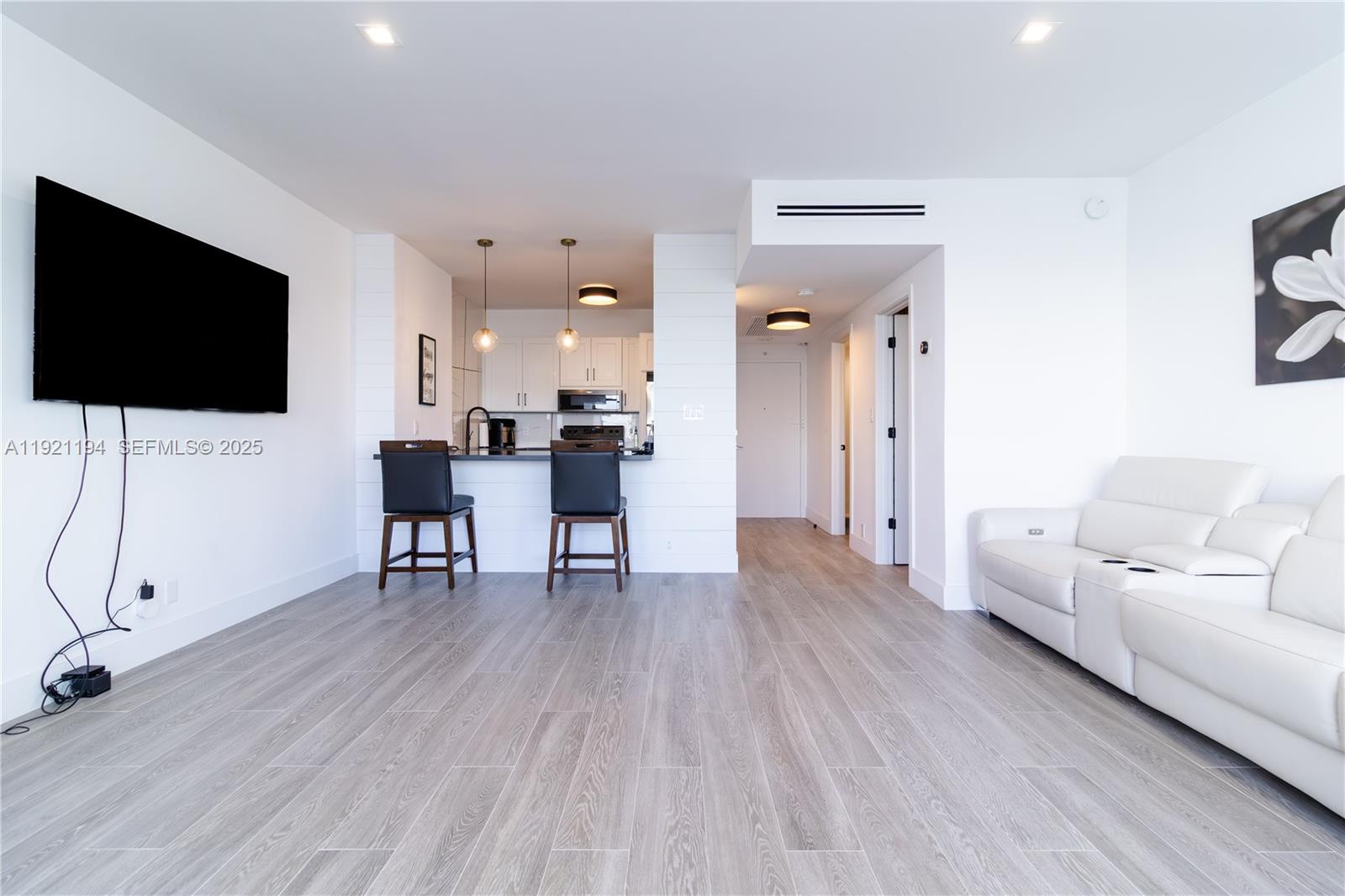 20 E Island Ave #1415 Miami Beach, FL 33139