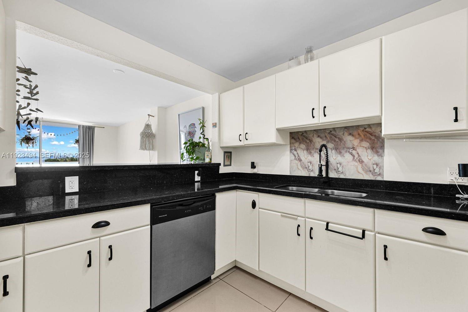 6900 Bay Dr #6B Miami Beach, FL 33141