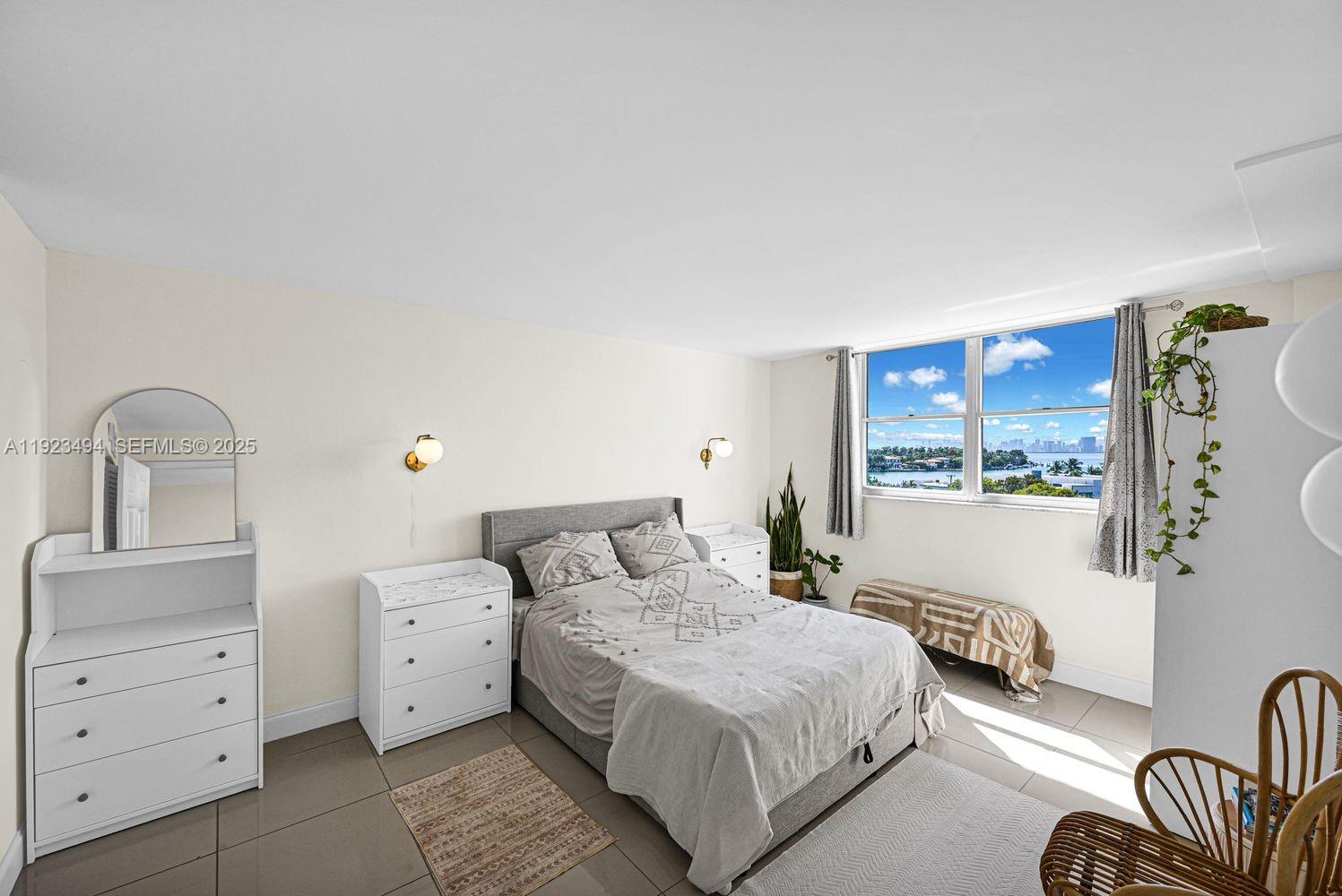 6900 Bay Dr #6B Miami Beach, FL 33141