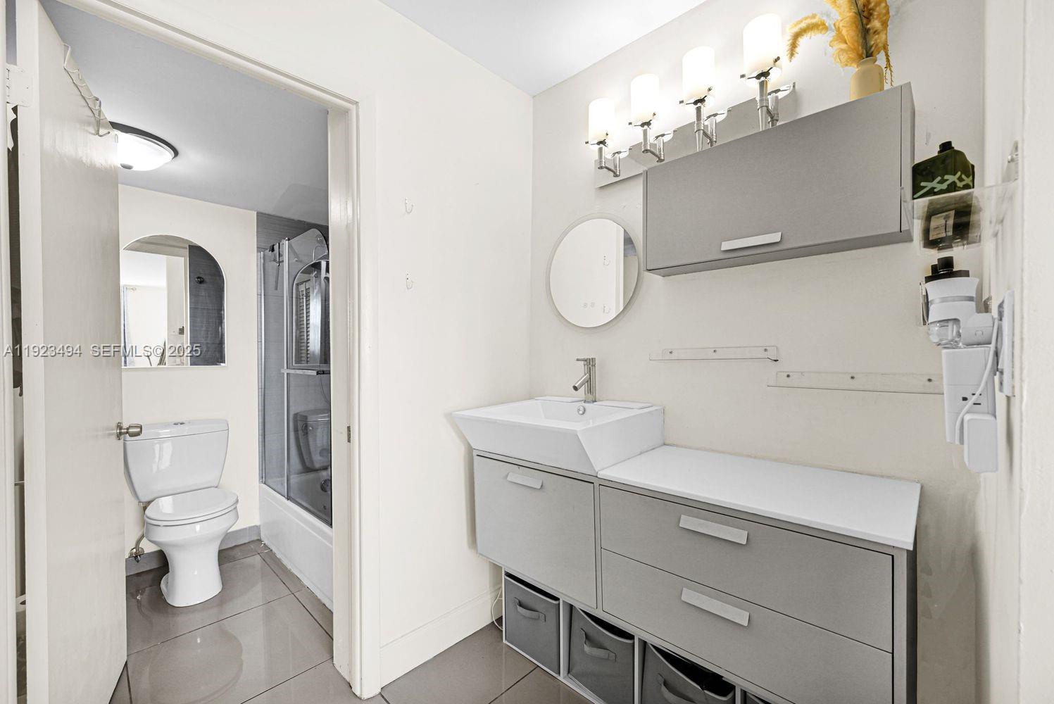 6900 Bay Dr #6B Miami Beach, FL 33141