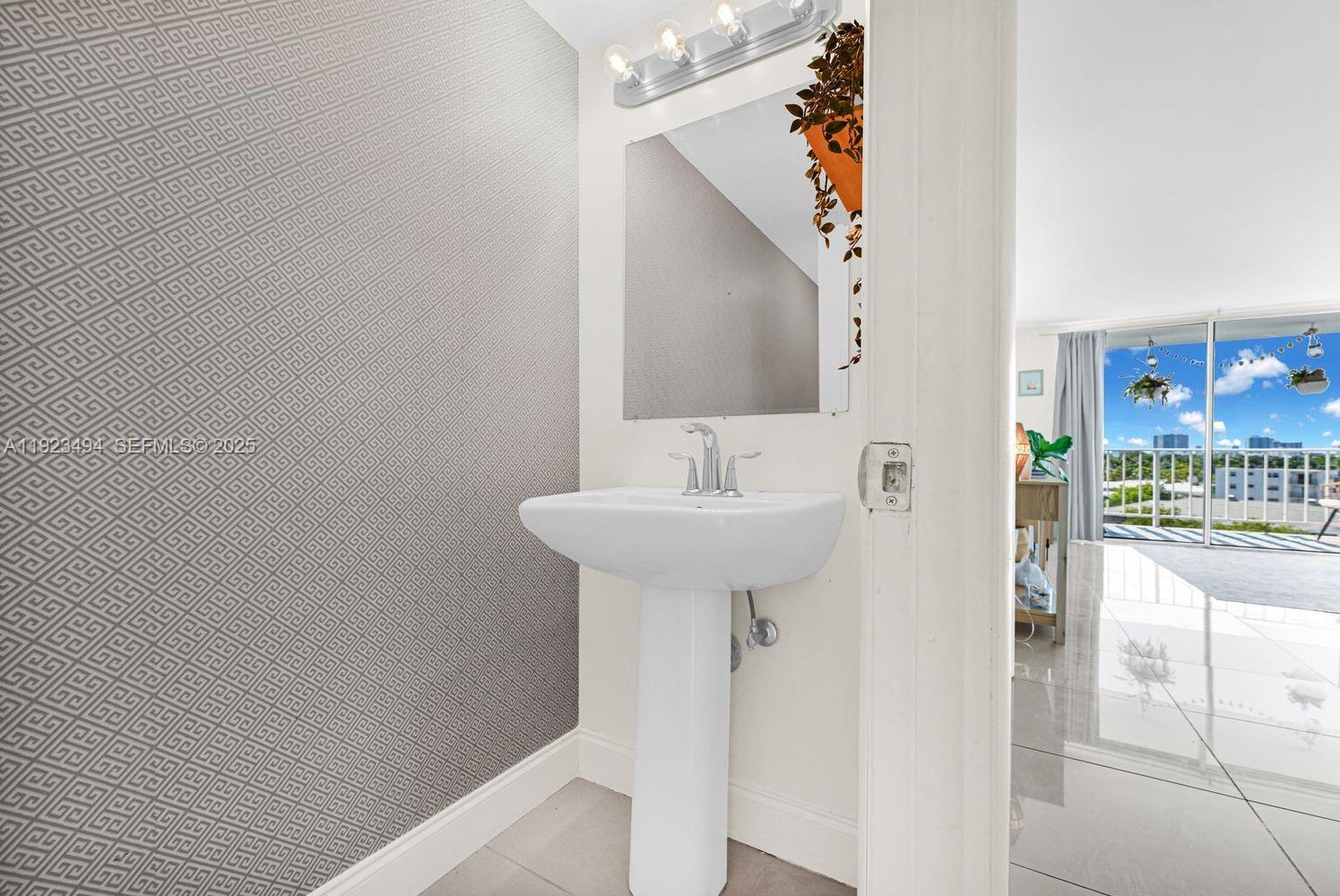 6900 Bay Dr #6B Miami Beach, FL 33141