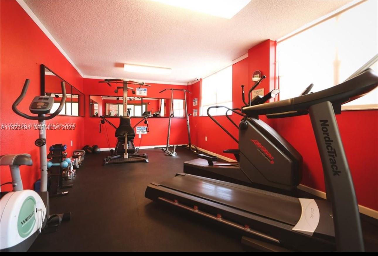 6900 Bay Dr #6B Miami Beach, FL 33141