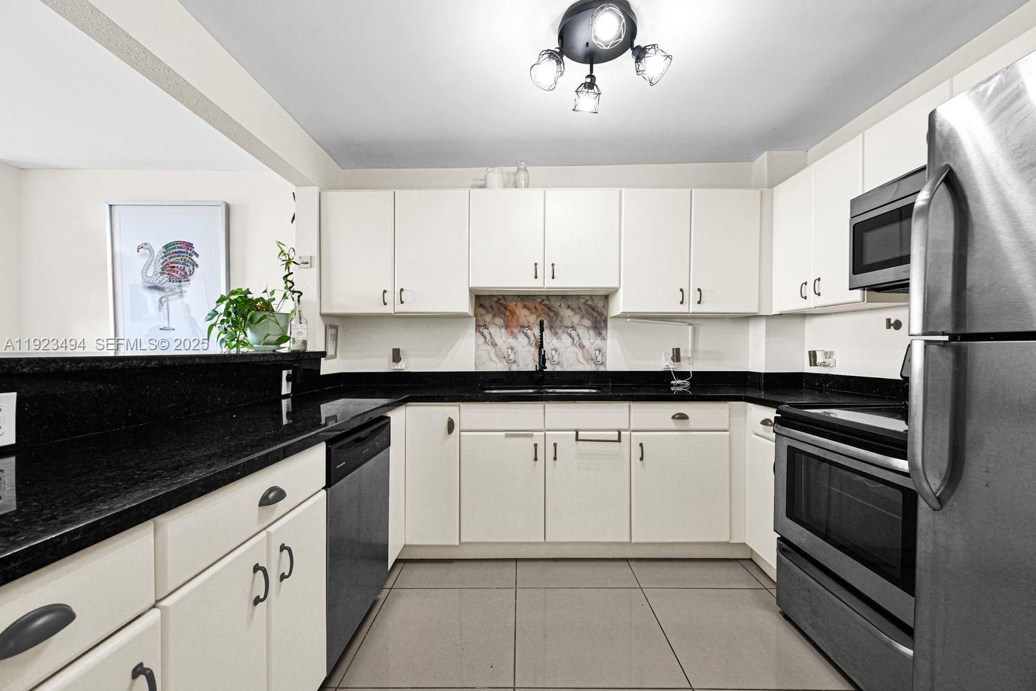 6900 Bay Dr #6B Miami Beach, FL 33141