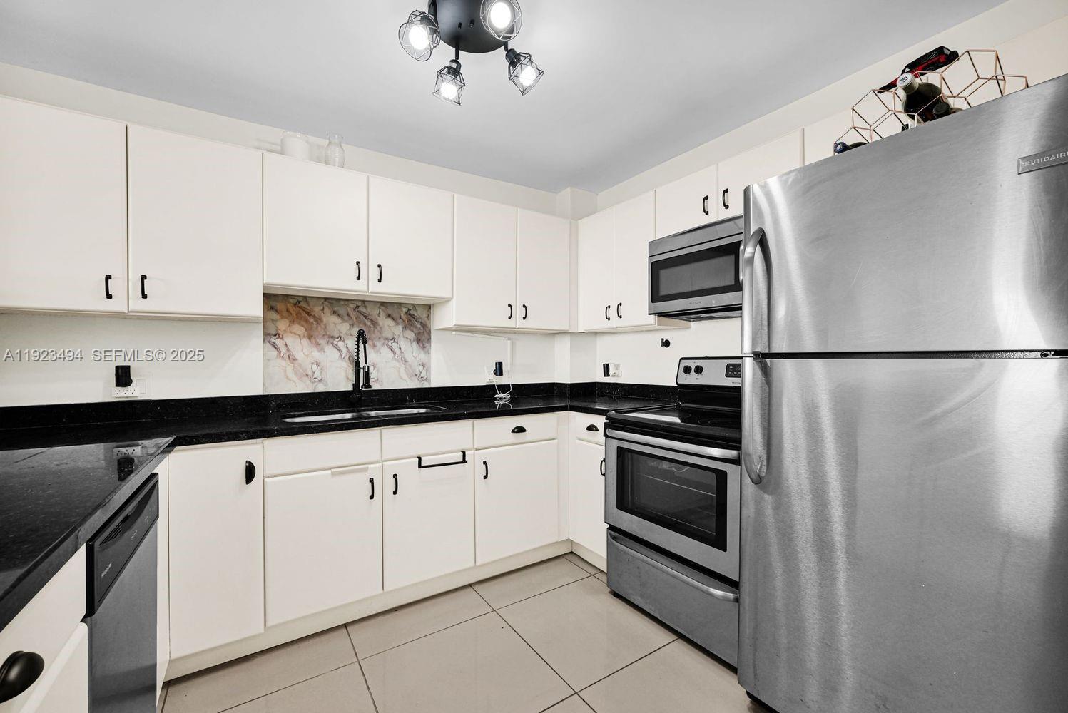 6900 Bay Dr #6B Miami Beach, FL 33141