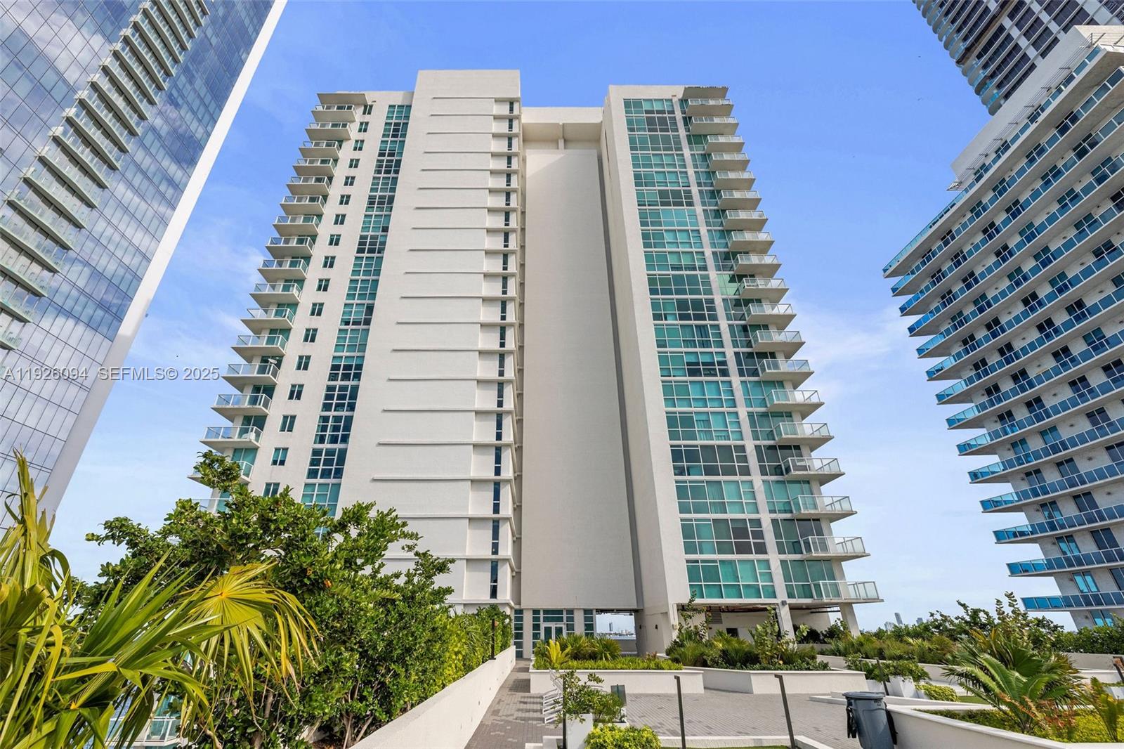 image Onyx on the Bay47