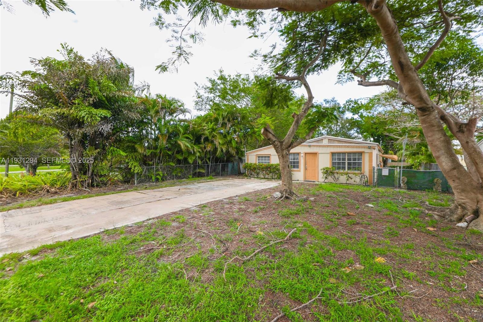2063 NE 173rd St North Miami Beach, FL 33162