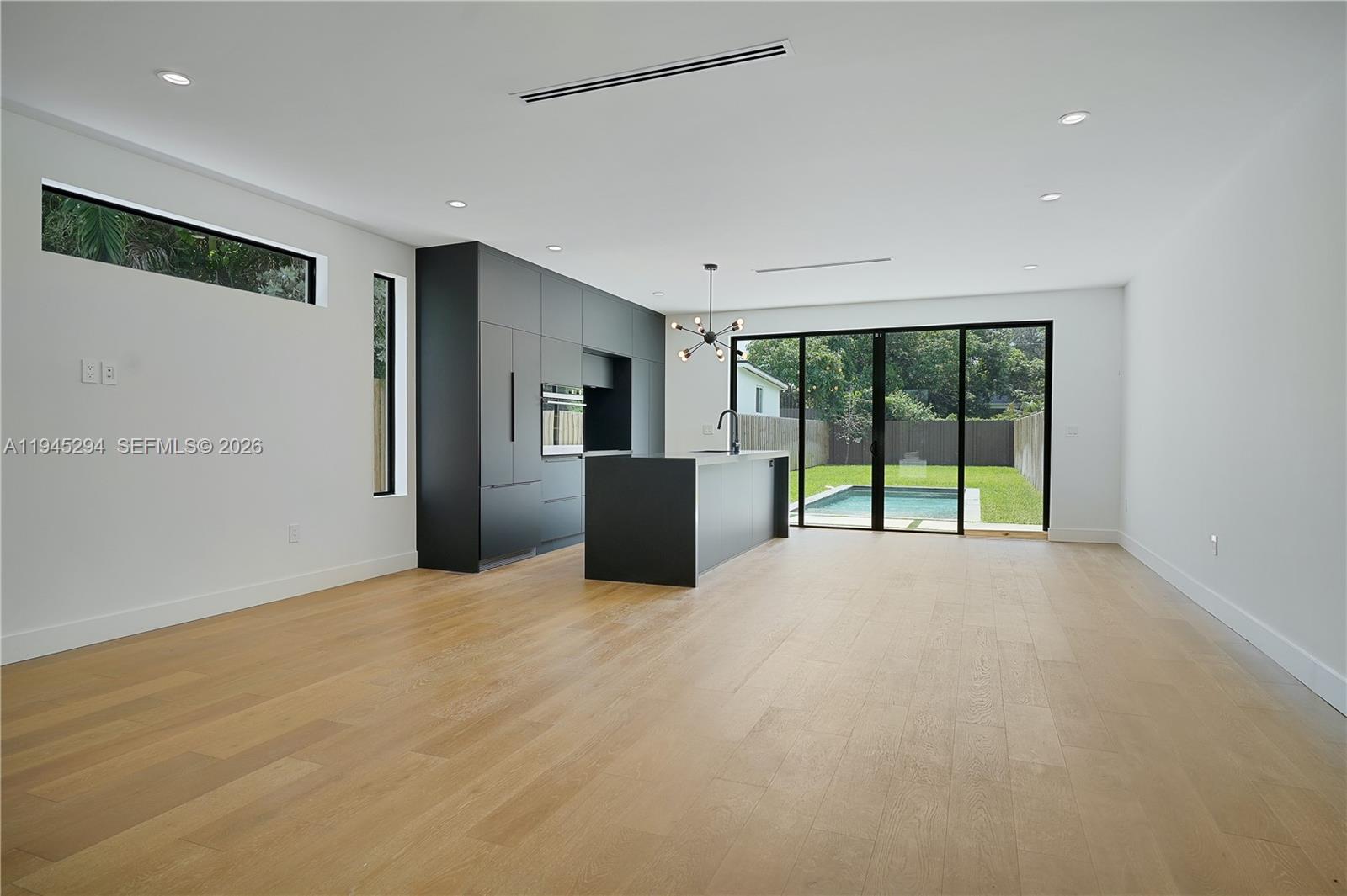 355 NW 50th St Miami, FL 33127