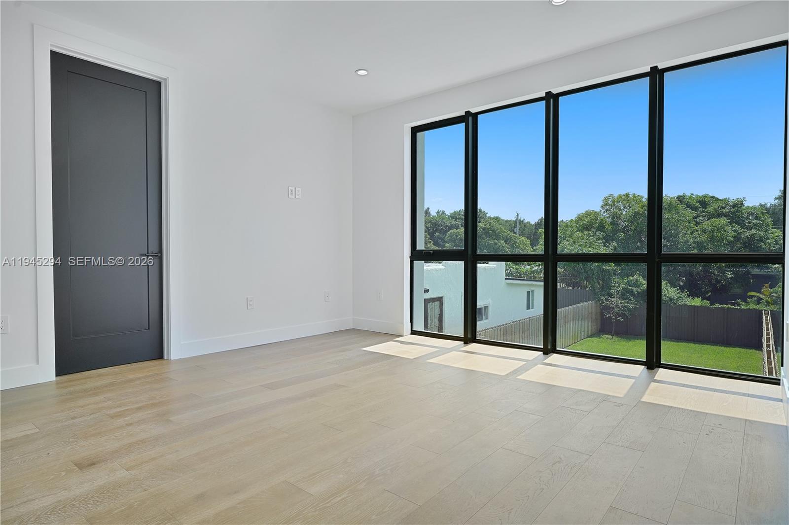 355 NW 50th St Miami, FL 33127