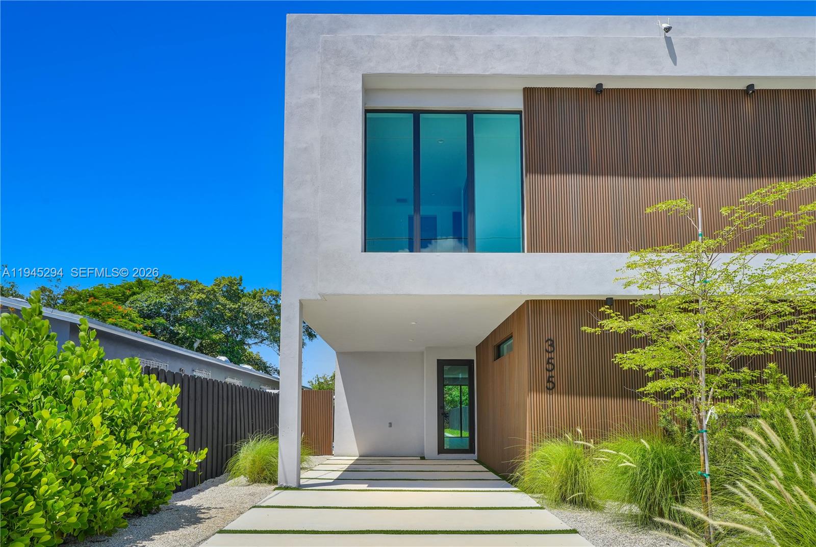 355 NW 50th St Miami, FL 33127