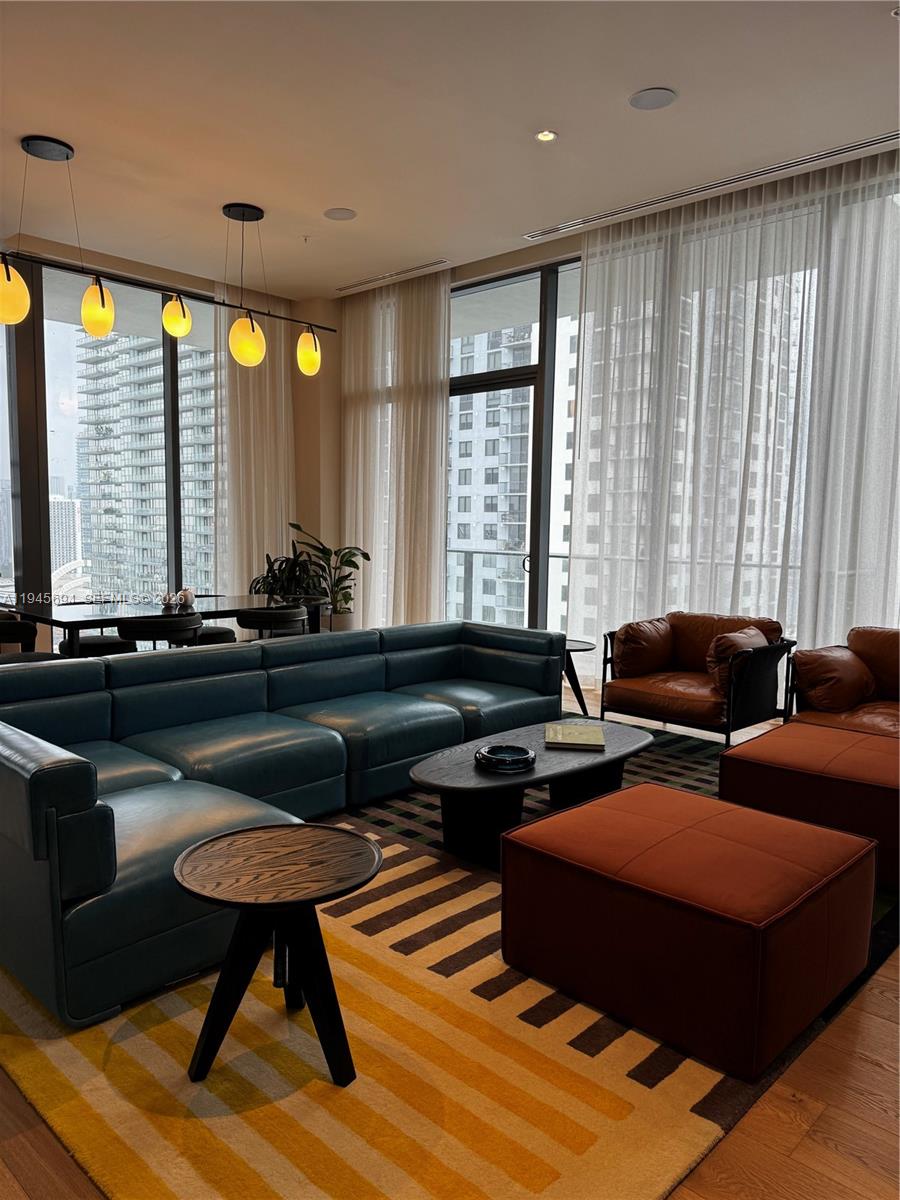 image The Crosby Miami Worldcenter14