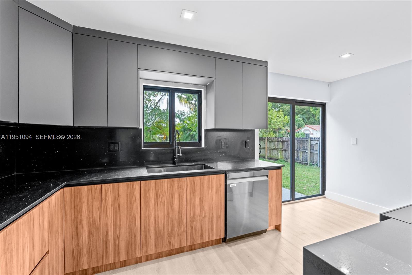 7472 NW 167th St Hialeah, FL 33015