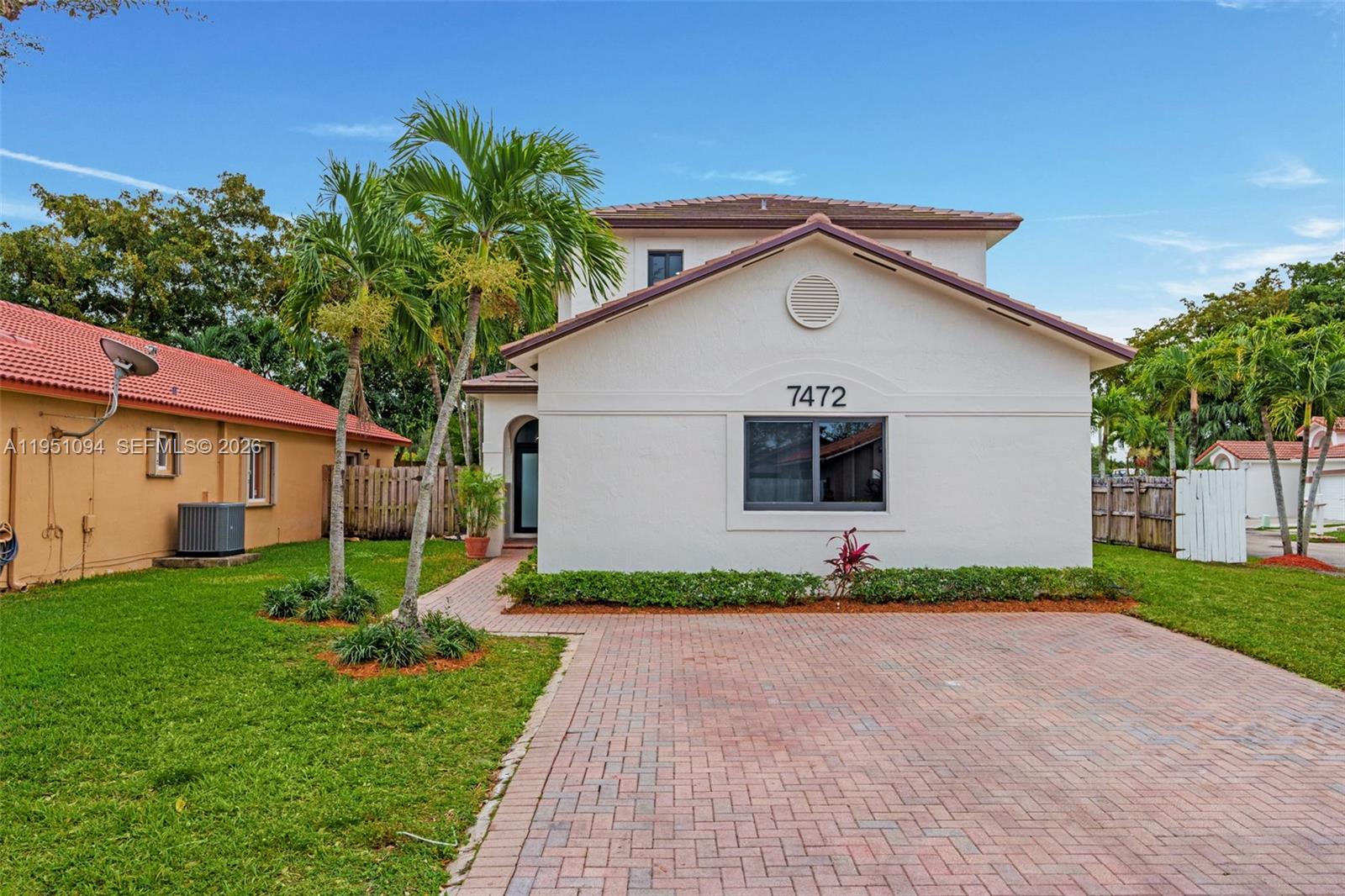 7472 NW 167th St Hialeah, FL 33015