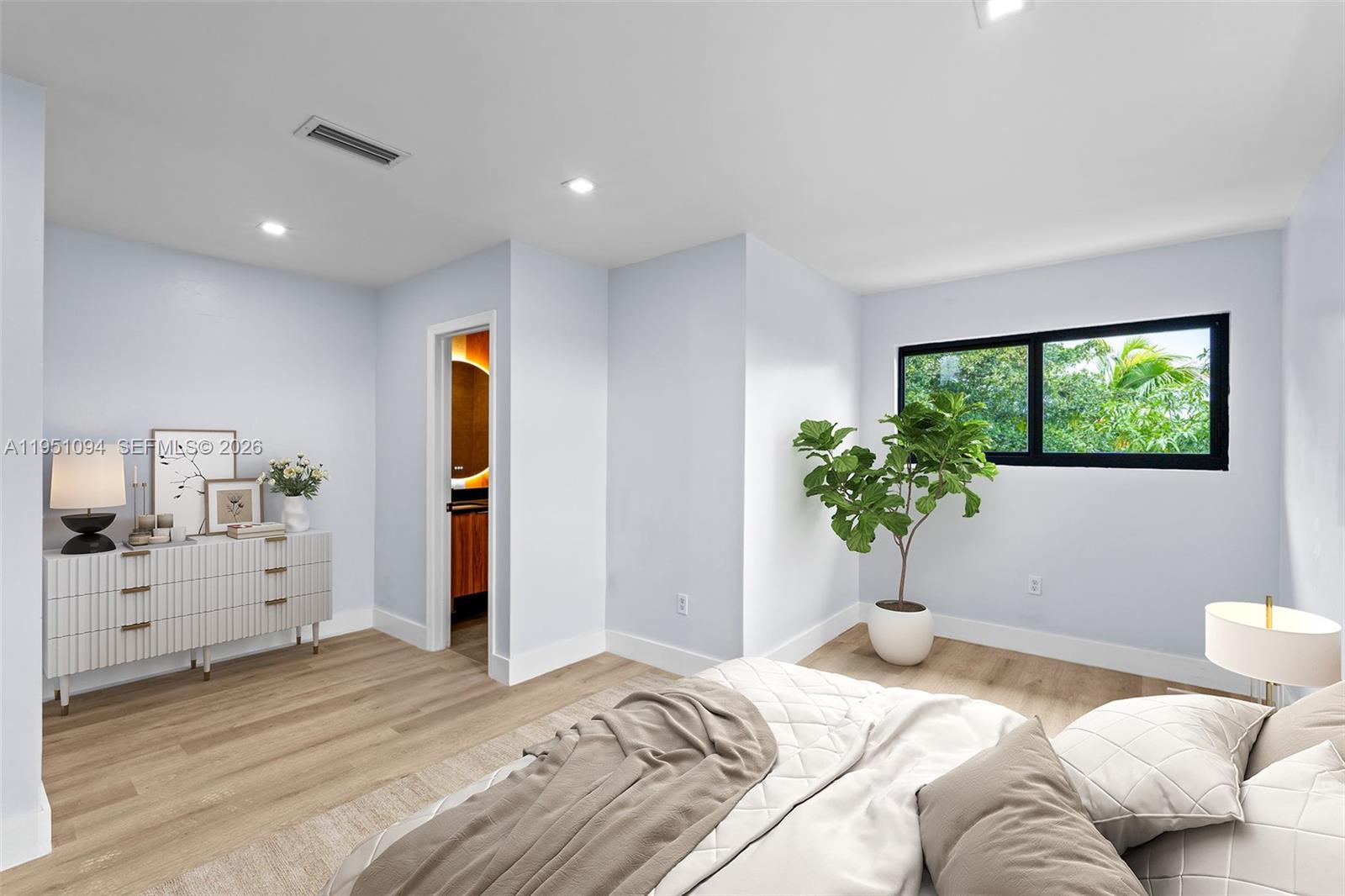 7472 NW 167th St Hialeah, FL 33015