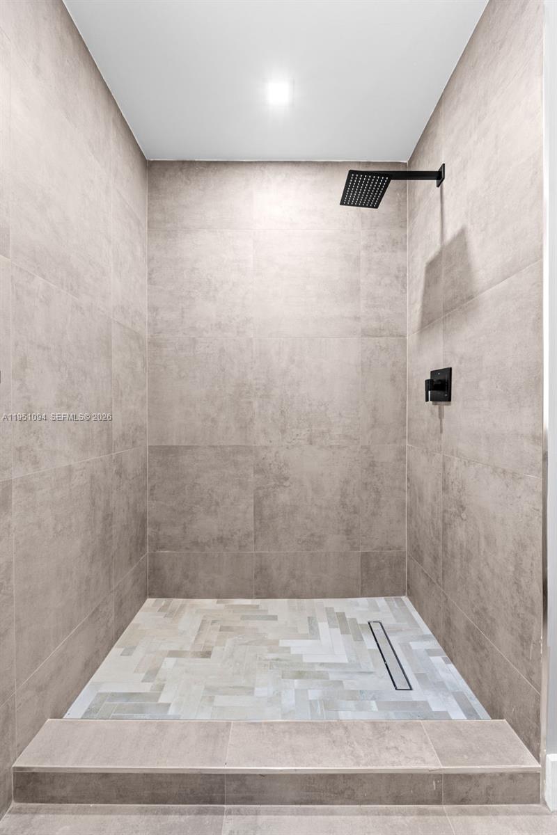 7472 NW 167th St Hialeah, FL 33015