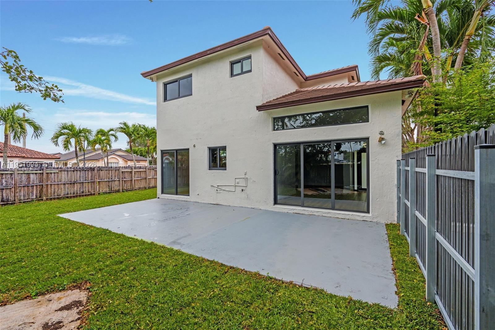7472 NW 167th St Hialeah, FL 33015
