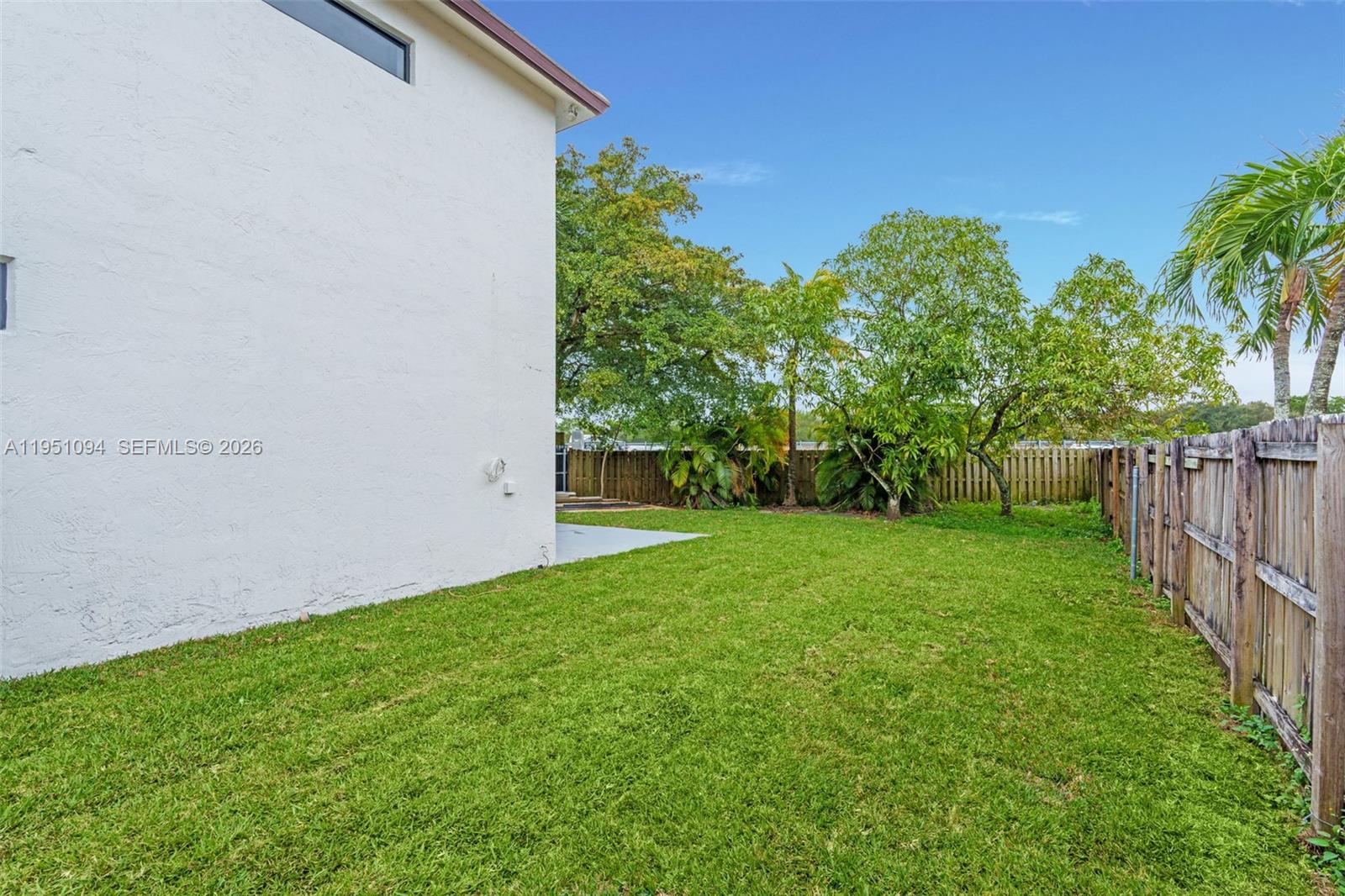 7472 NW 167th St Hialeah, FL 33015