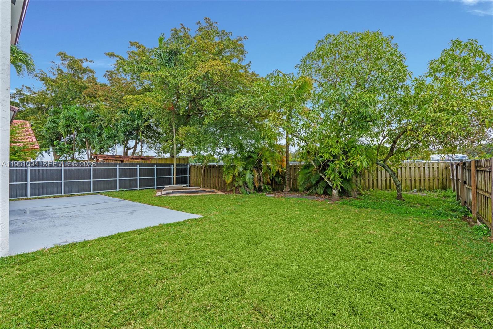 7472 NW 167th St Hialeah, FL 33015