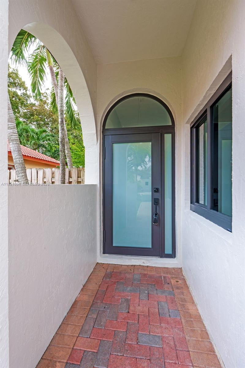 7472 NW 167th St Hialeah, FL 33015