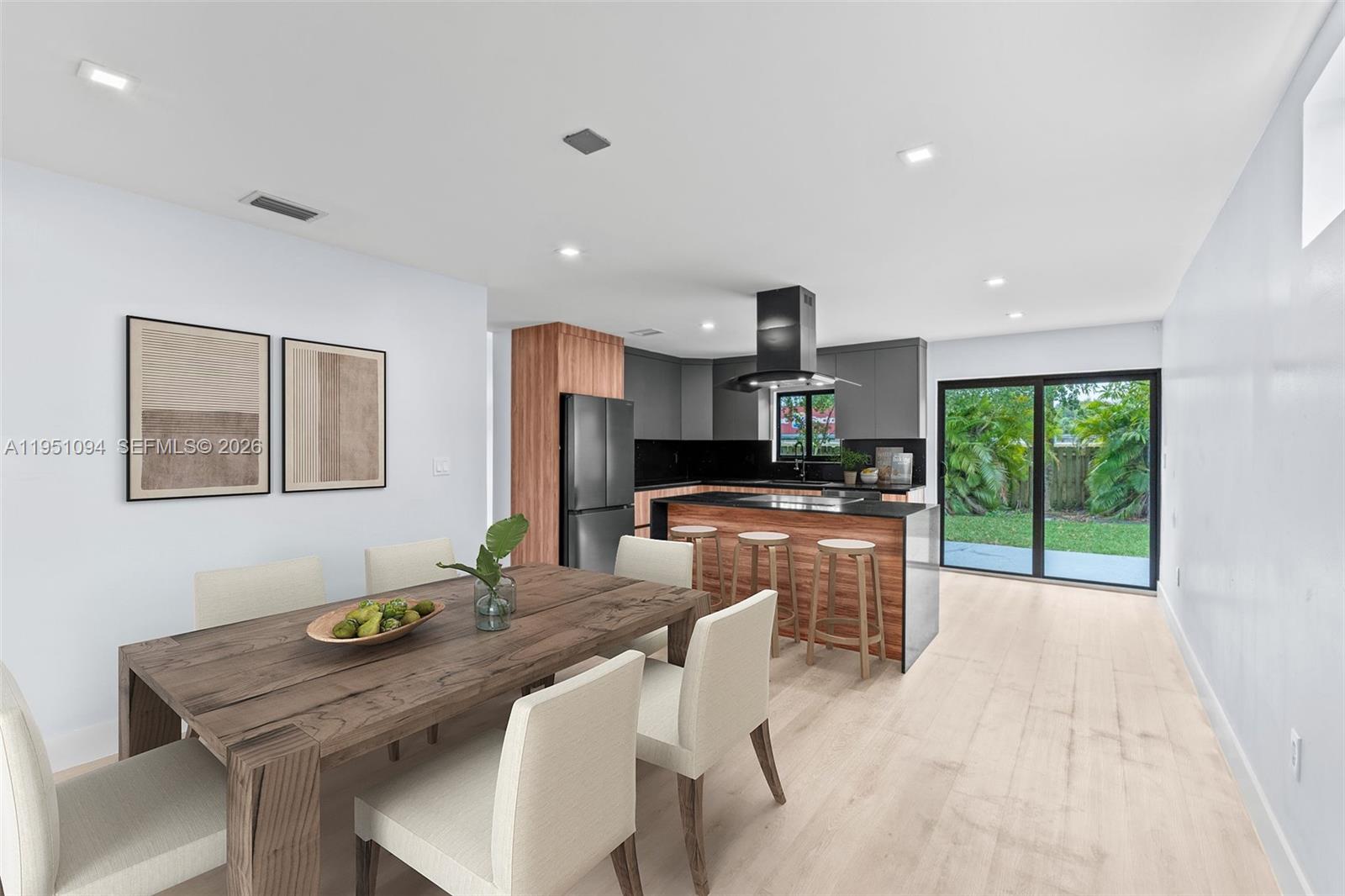 7472 NW 167th St Hialeah, FL 33015