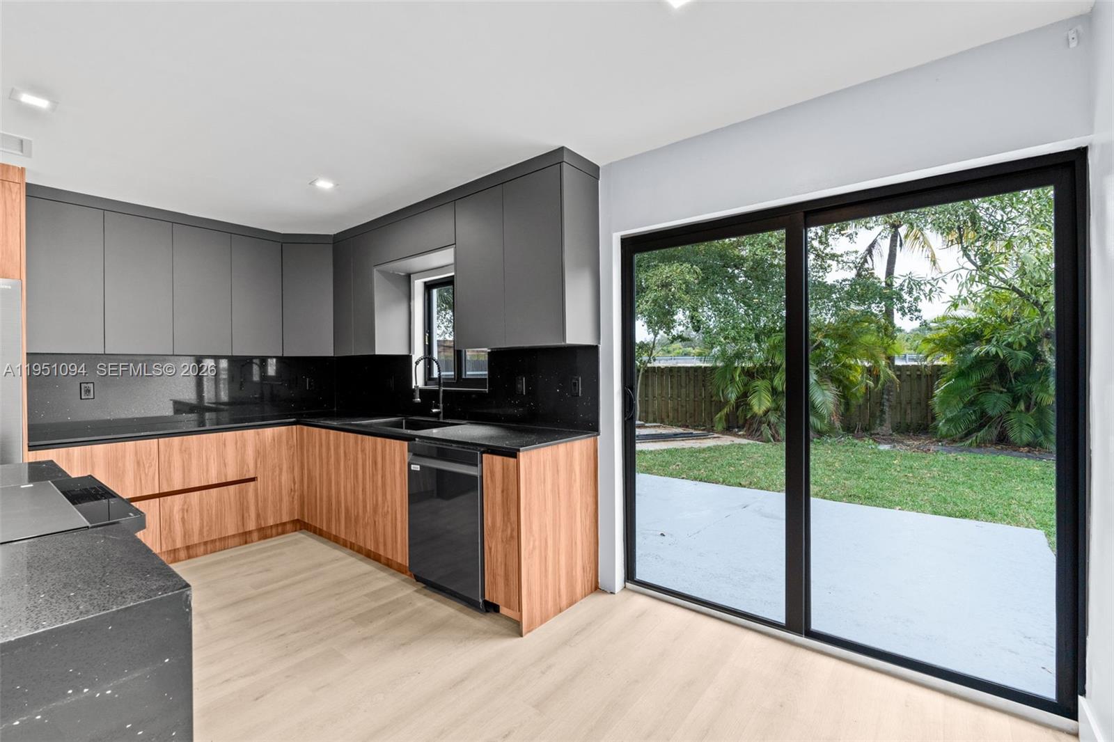 7472 NW 167th St Hialeah, FL 33015