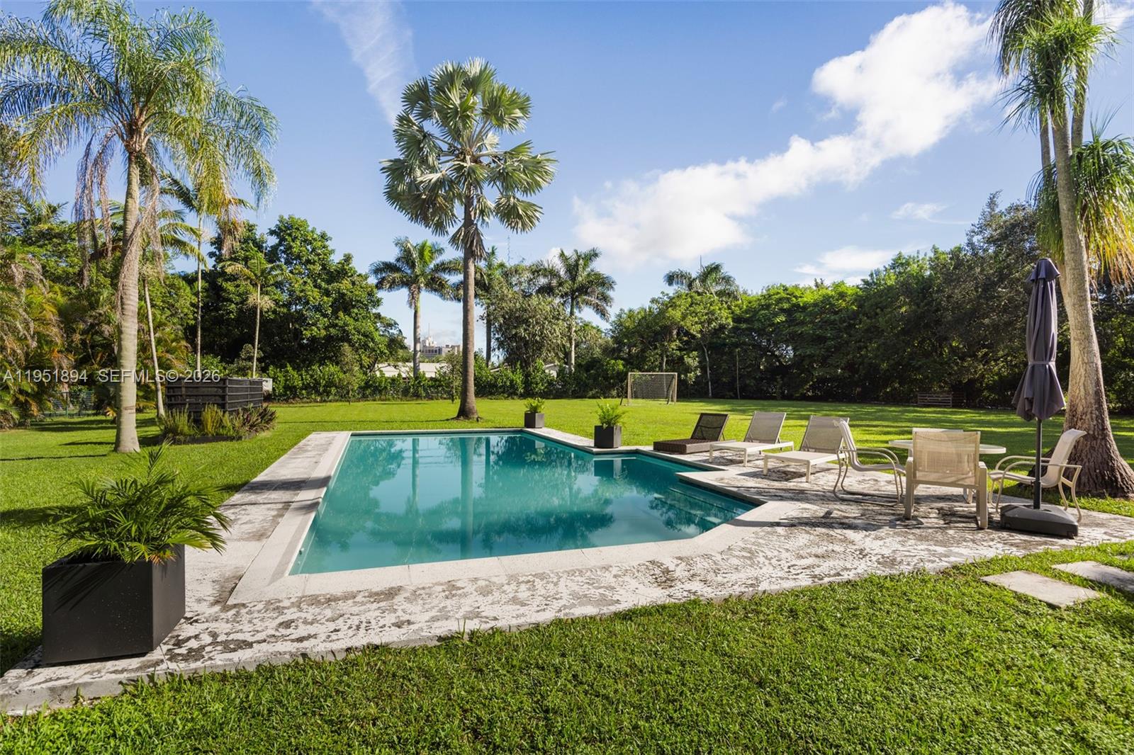 07325 SW 102nd St Pinecrest, FL 33156