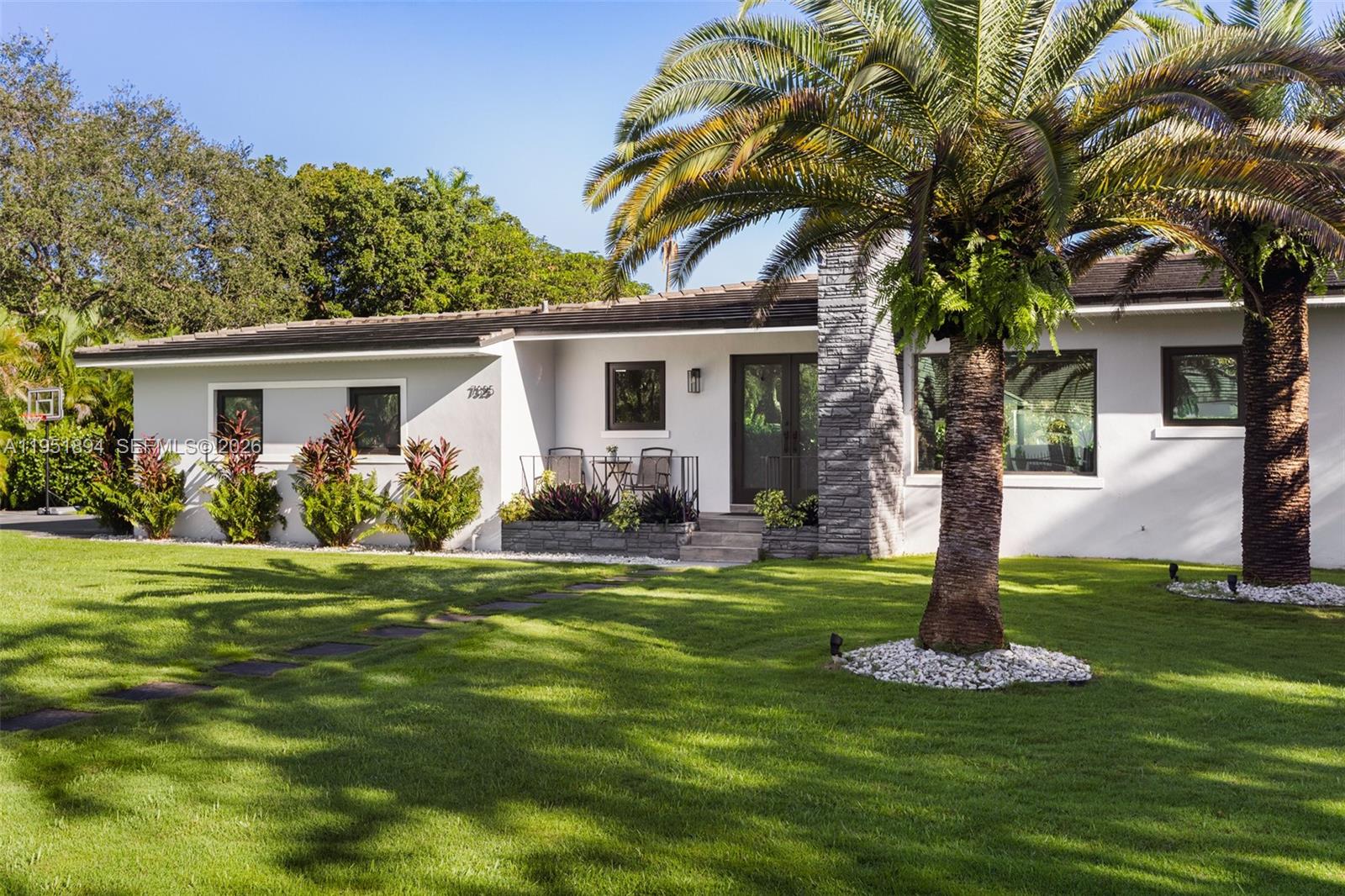 07325 SW 102nd St Pinecrest, FL 33156