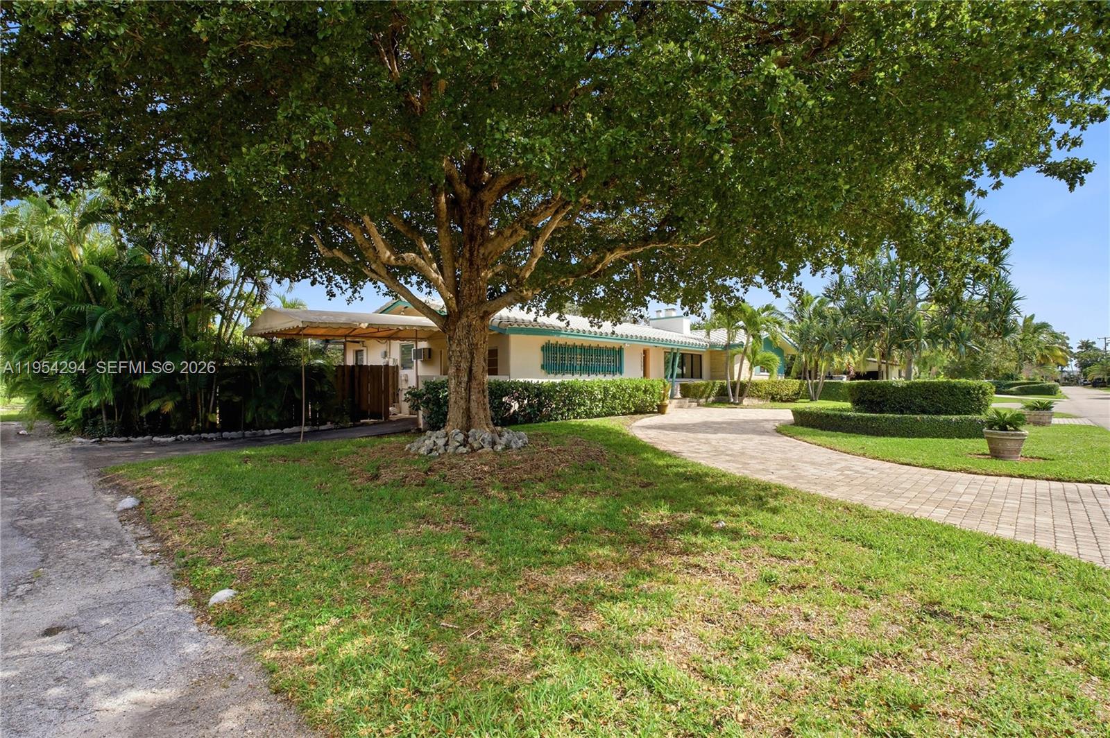 11505 N Bayshore Dr North Miami, FL 33181