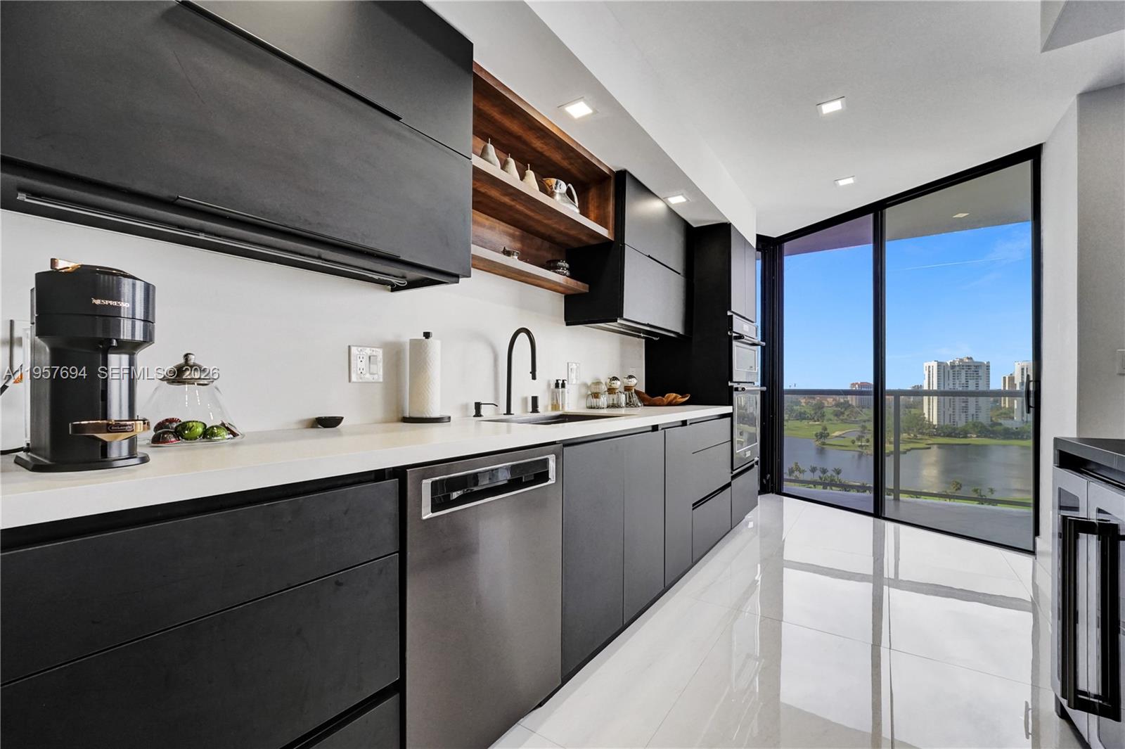 image Hamptons West30