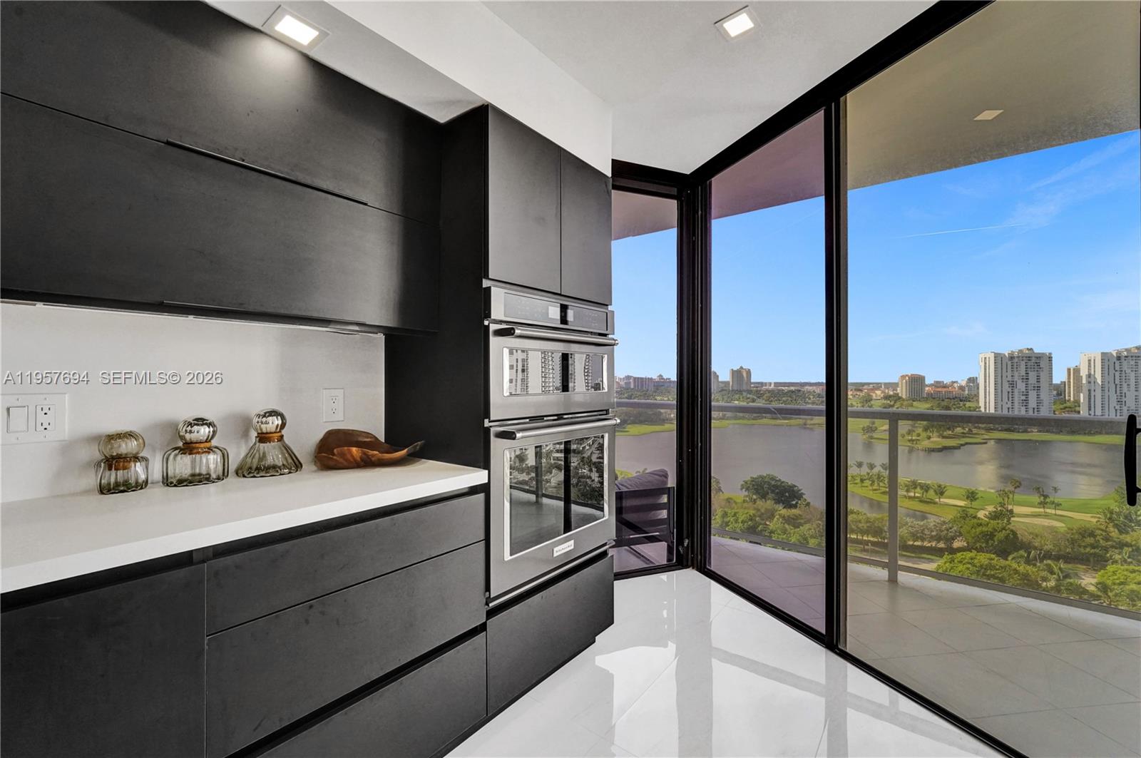 image Hamptons West32